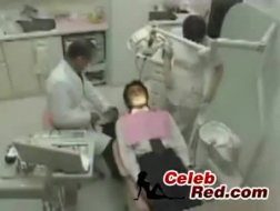 Blond tannlege er gal for å knulle med pasienten sin