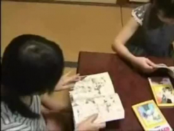 Japanische Studentin lässt sich die junge Möse lecken