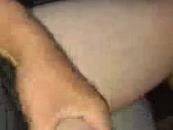 Мокрая и рыжая тинка мастурбирует игрушкой ее ненасытную щель перед вебкамерой в любительском видео
