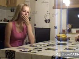 Извращенная немецкая домохозяйка позвонила своему мужу, потому что вот-вот кончит