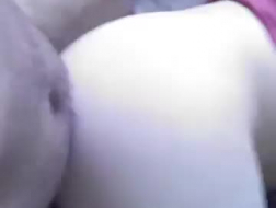 White thot mostra seus lindos peitos