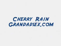 Cherry Rain frappé par la machine sexuelle de forage