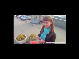 Rosyjska brunetka z krótkimi włosami Amsterdam chciała pobawić się przed kamerą swoją idealnie wygoloną cipką