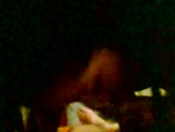 Monica Mayhem ma czerwony magnes 501 na tyłku, jedząc i pocierając kutasa swojego kochanka