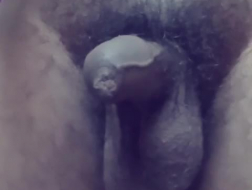 Adolescente pronta pequena começa a chupar o pau antes de fazer sexo oral no POV