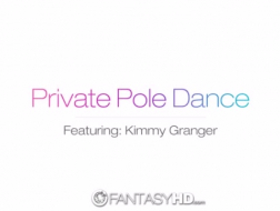 Kimmy Granger heeft zachte seks tijdens het karaokefeest en krijgt een mooie cumshot in het gezicht
