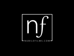 Nubile Films - Die sexy Rothaarige mit Austin Reid trainieren einen langen Dildo in einem Pantymen