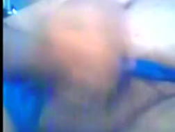 Пухлому мужику пришлось трахнуть свою жену в любительском видео, потому что он хотел использовать ее киску