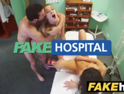 Fake Hospital - Legendengesicht in verführerischer Strapse