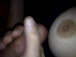 Adolescente gostoso oferecendo uma buceta enlouquecida pela webcam
