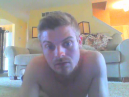 Jeune étalon se branle sur une webcam en direct