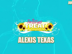 Alexis Texas é uma morena peituda que se esgueirou até a casa de seus amigos para ser acertada