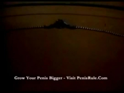 Vintage salope en lingerie noire chevauche une bite raide après l'avoir sucée