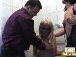 MILF alemã recebeu uma massagem suja de um homem que gosta de dar prazer ao seu pau duro