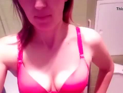Una ragazza russa sta girando un video porno con un ragazzo che ha incontrato per strada, solo per divertimento