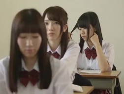 Japanske tenåringer blir vill kyssende og deler kuker