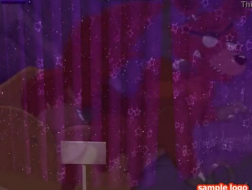 A loirinha Foxy se masturba com uma nova varinha mágica em frente a um espelho
