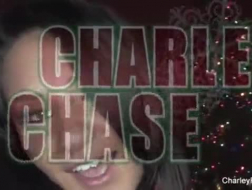 Charley Chase y Nancy A le hacen un masaje vivo con sus ligueroas de aceite