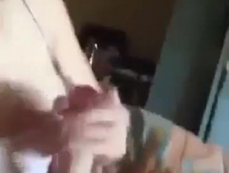 Вивьен Доусон играет со своей новой секс-игрушкой в ​​кладовке, пока не сосет ее