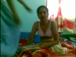 Bangladeshi molliges Mädchenfisting