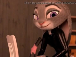 Judy prende due cazzi neri nella sua fessura nello stesso momento e lo adora
