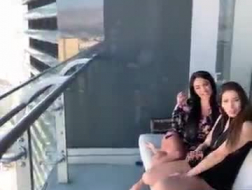 Rondborstige Vegas Housewife Lara Twerking op haar baan bij Call Girl
