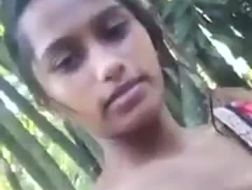Реальный индийский бхаби показывает обнаженное тело ее сексуальной мамы