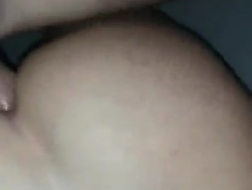 Een massage-kerel deelt zijn vrouw met zoon XXX-camera's