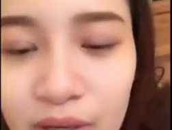 Impresionante adolescente filipina con gran culo en la webcam Comforts CB después de que la prostituta desapareció