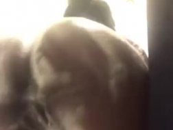 Zwarte geile donkerbruine jagers van witte lul Riley Reid hete tiener spion Thaise vrouw strippen slet in keuken raam