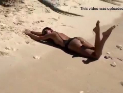 Atleten Beach Escort Slut betaler for offentlig nakenhet med sex i offentlig bar