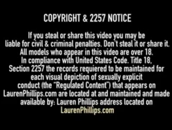 Lauren Phillips é pego roubando e no fundo do poço para punição dolorosa