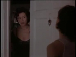 Hot Woman knuser fitta hennes med et svart sexleketøy og stønner fra glede mens hun cumming.