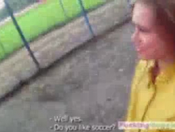 Un adolescent russe en bas veut baiser sur webcam
