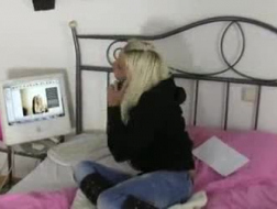 Uma mulher alemã com tesão estava gostando enquanto seu amante fazia um vídeo dela em ação