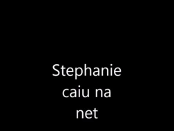 Stephanie Love est une blonde qui aime sentir un bâton de viande dur en roche en elle