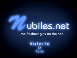 Slutty Brunette, Valerie Croft ma lesbijską orgię przed kamerą i uwielbia ją