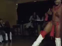 Przebity tancerz flamenco w akcji