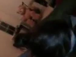 Trystan Bull et James Deen sucent une bite méchante après la fête
