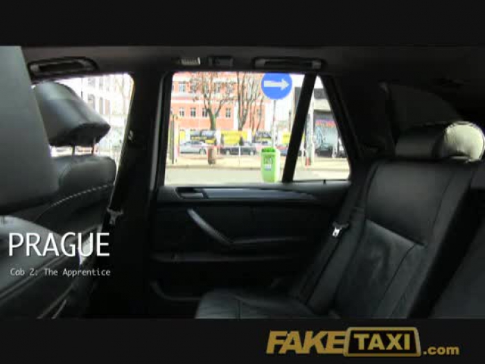 faketaxi Platin-Blondine Kunden durch Taxifahrer verführt