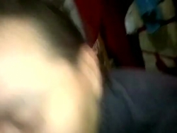video de su hija le chupa el pene a su padre