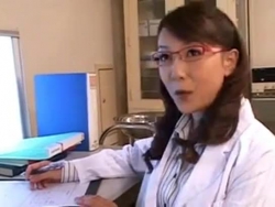 Japanse vrouwelijke arts en smooching