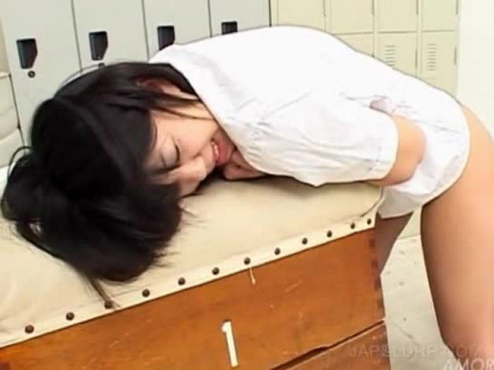 Asian nastolatka dostaje fuckbox piórem w szkole