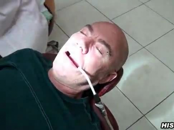 Zahnarzt bjs Männlichkeit im Büro
