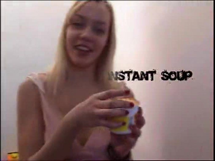 platinum-blonde get ready instantaneous soup with urinate