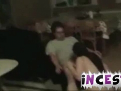 madre sorprende a su hija en acto sexual y se une a la fiesta xvideos