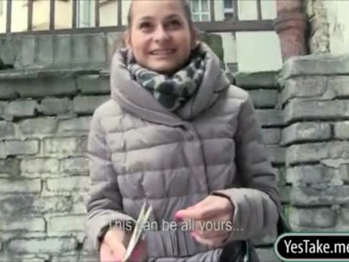 tschechische Puppe Emily pulverisiert und in der Öffentlichkeit für Geld jizzed