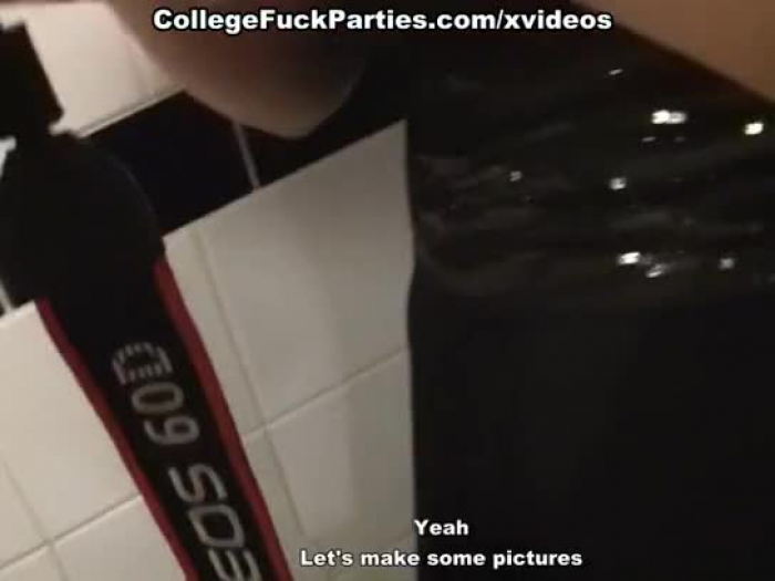 fucksluts des collèges Prise dans la salle de bain