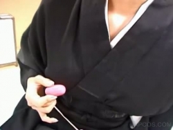 Lusty japansk geisha vibrerende hennes grådige fuckbox