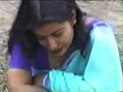 indian aunty Medha Affäre mit DEVAR Park Melonen saree abzusaugen Büstenhalter Badewanne